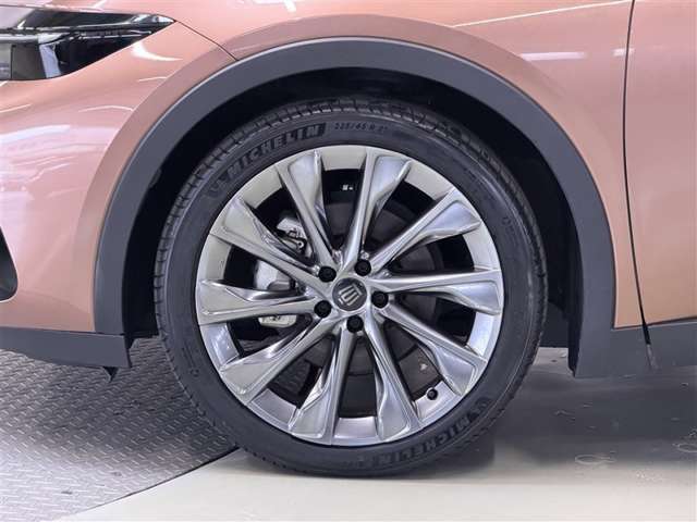 Toyota Crown Crossover 8