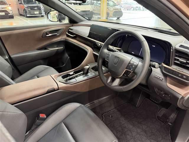 Toyota Crown Crossover 10