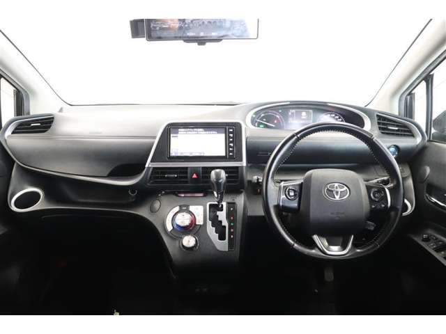 Toyota Sienta 8