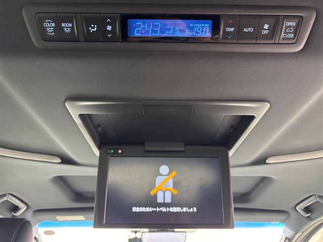 Toyota Vellfire 7