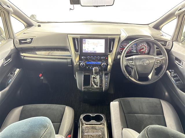 Toyota Vellfire 8