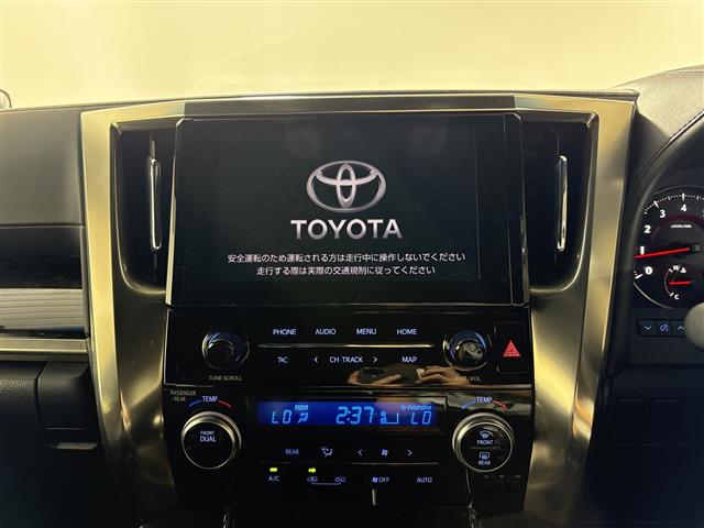 Toyota Vellfire 9