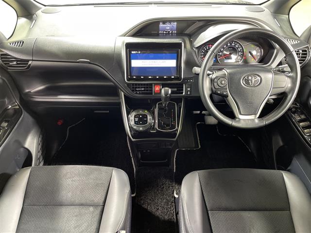 Toyota Voxy 2