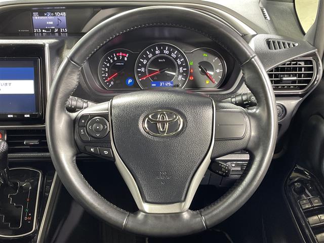 Toyota Voxy 8