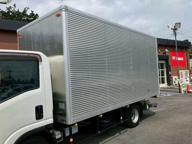 Isuzu Elf 12
