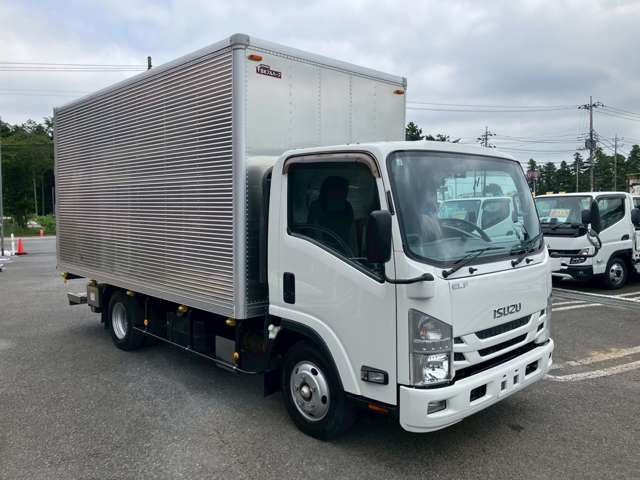 Isuzu Elf 3