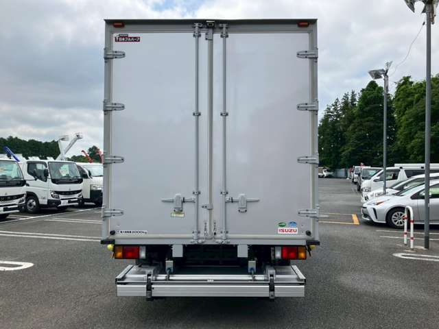 Isuzu Elf 6