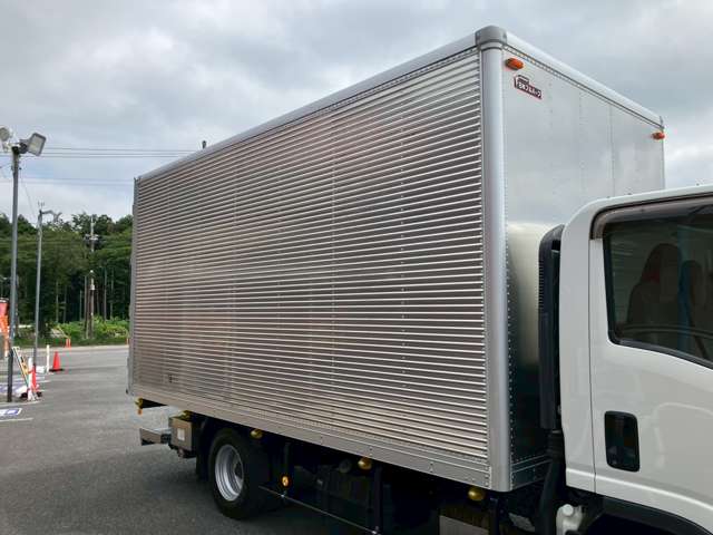 Isuzu Elf 9