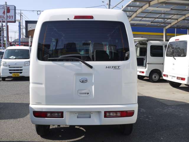 Daihatsu Hijet Cargo 3