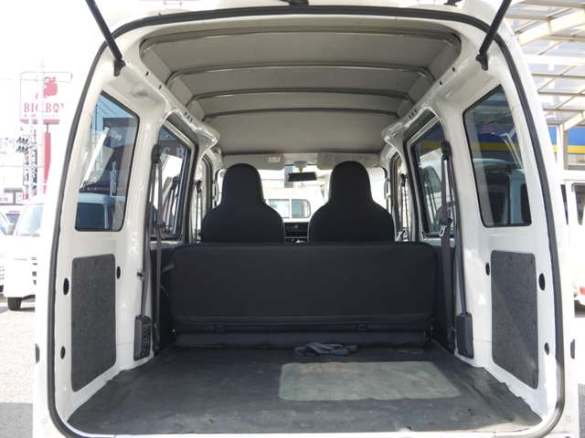 Daihatsu Hijet Cargo 6