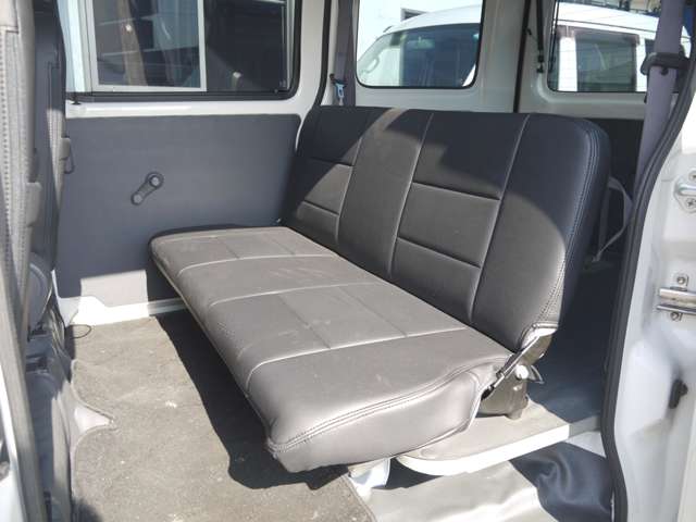 Daihatsu Hijet Cargo 8