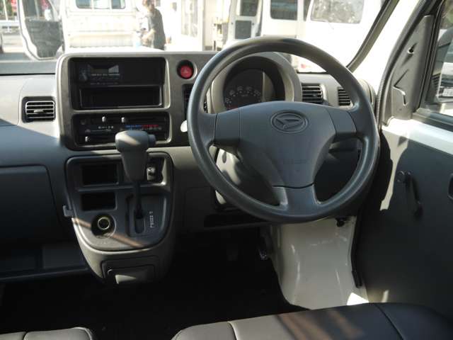 Daihatsu Hijet Cargo 10