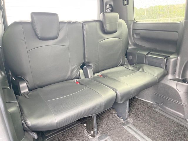 Toyota Voxy 11