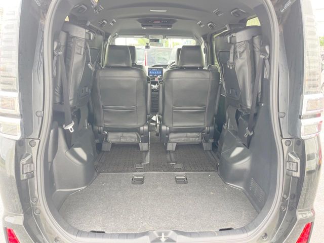 Toyota Voxy 12