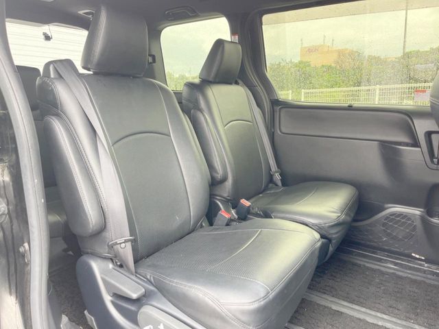 Toyota Voxy 10