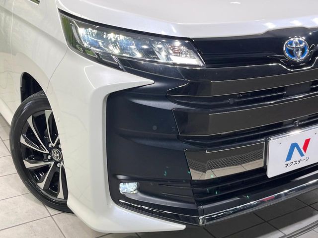 Toyota Noah 12