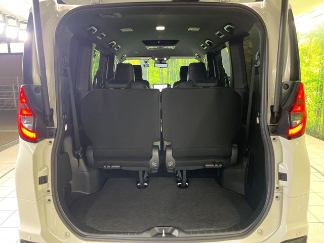 Toyota Noah 10