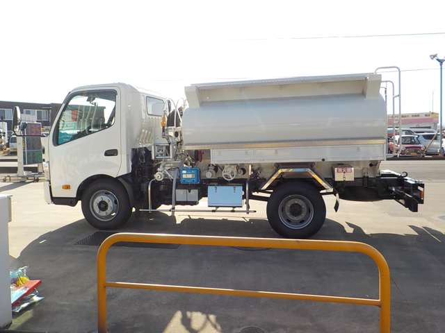 Hino Dutro 2