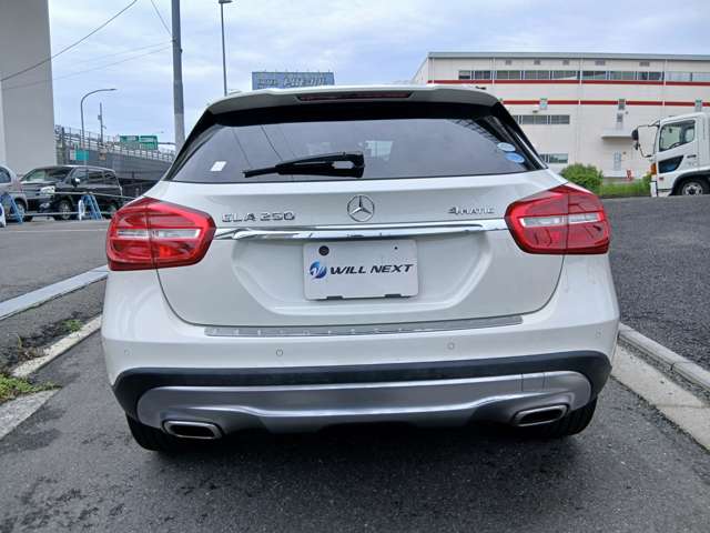 Mercedes-Benz GLA-Class 10