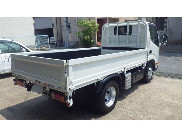 Hino Dutro 3