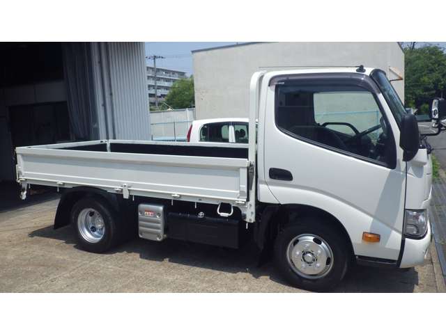 Hino Dutro 9