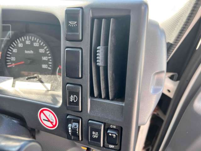 Isuzu Elf 6