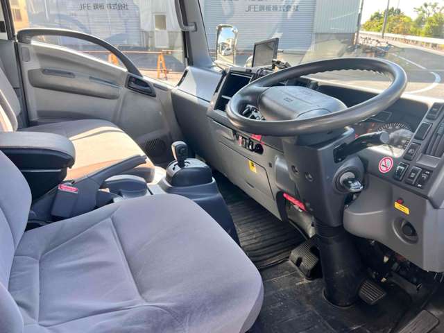 Isuzu Elf 8