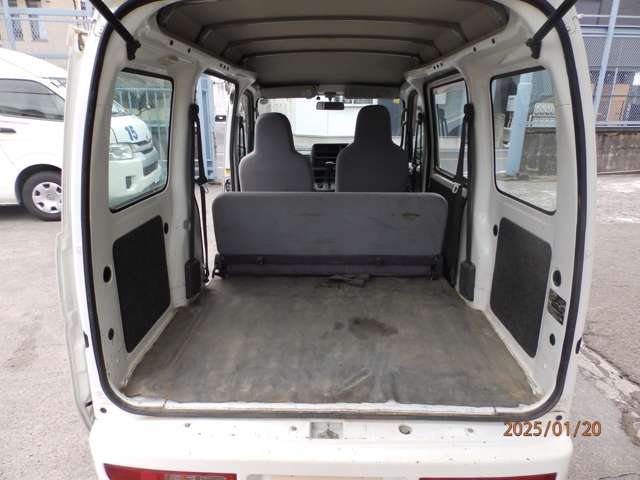 Daihatsu Hijet Cargo 12