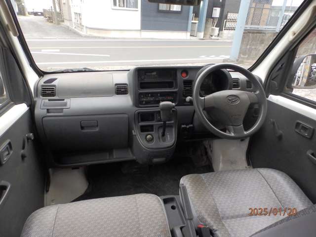 Daihatsu Hijet Cargo 2