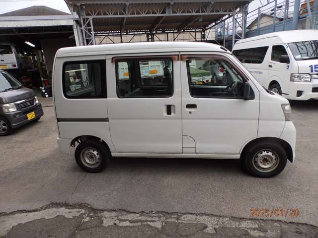 Daihatsu Hijet Cargo 6