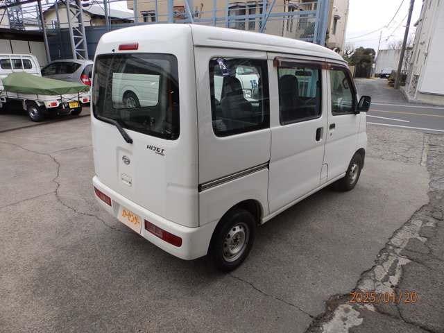 Daihatsu Hijet Cargo 7