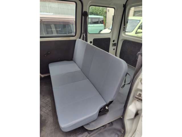 Daihatsu Hijet Cargo 10