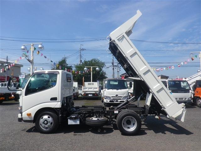 Hino Dutro 9