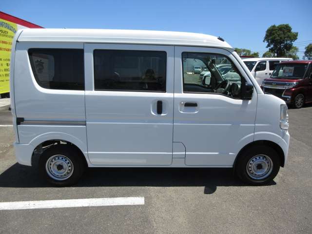 Mitsubishi Minicab Van 12