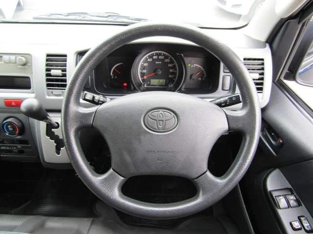 Toyota Hiace Van 5