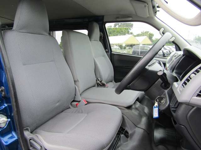 Toyota Hiace Van 6