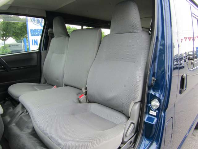 Toyota Hiace Van 7