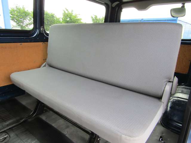 Toyota Hiace Van 8