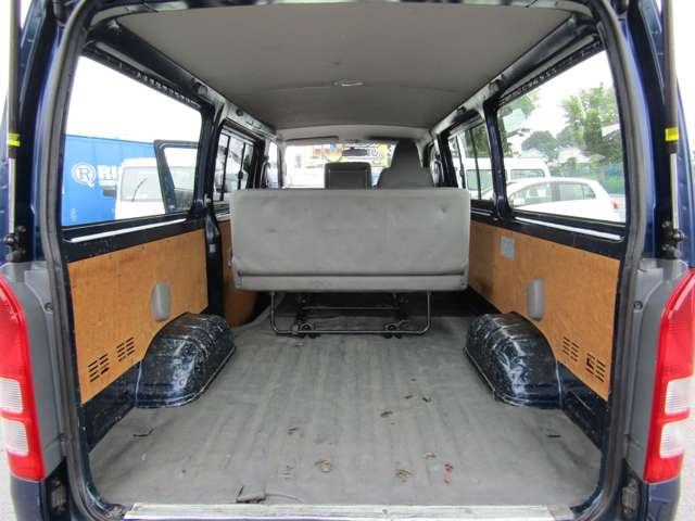 Toyota Hiace Van 9