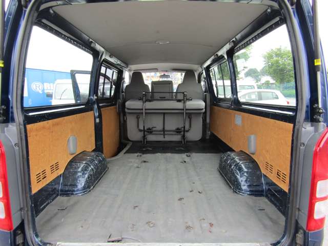Toyota Hiace Van 10