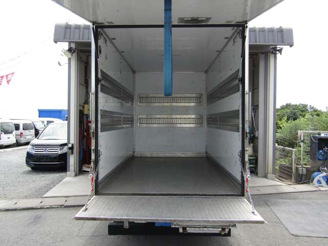 Hino Dutro 8