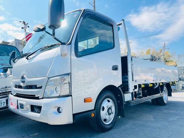 Hino Dutro 3