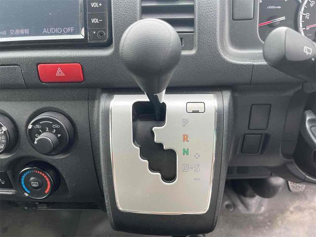 Toyota Hiace Van 12