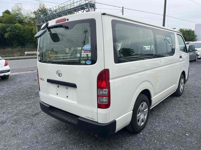 Toyota Hiace Van 5