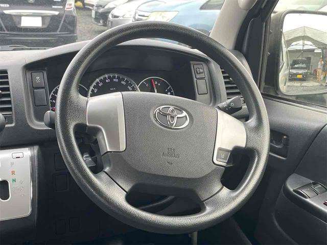 Toyota Hiace Van 8