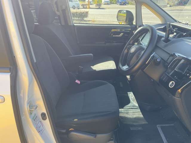 Toyota Voxy 12