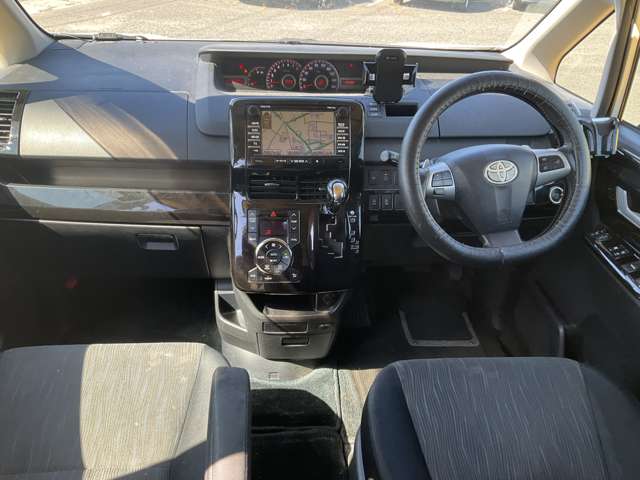 Toyota Voxy 7