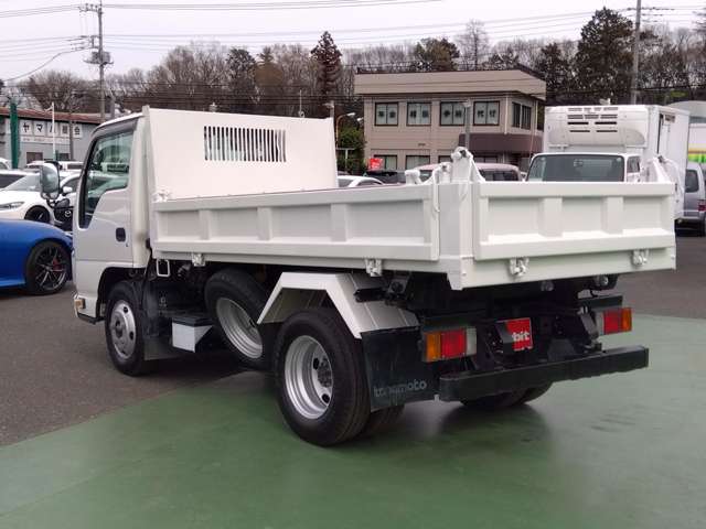 Isuzu Elf 4