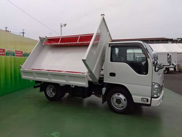 Isuzu Elf 7