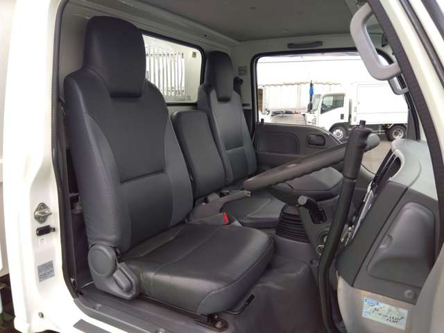 Isuzu Elf 8